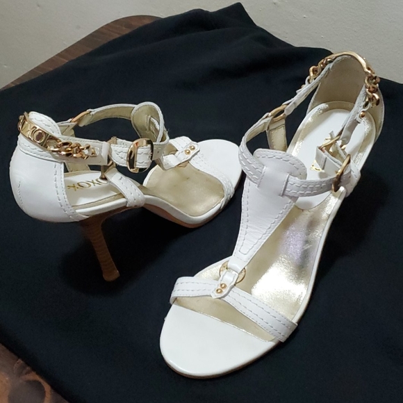 XOXO Link Shoe in original box - Picture 3 of 5